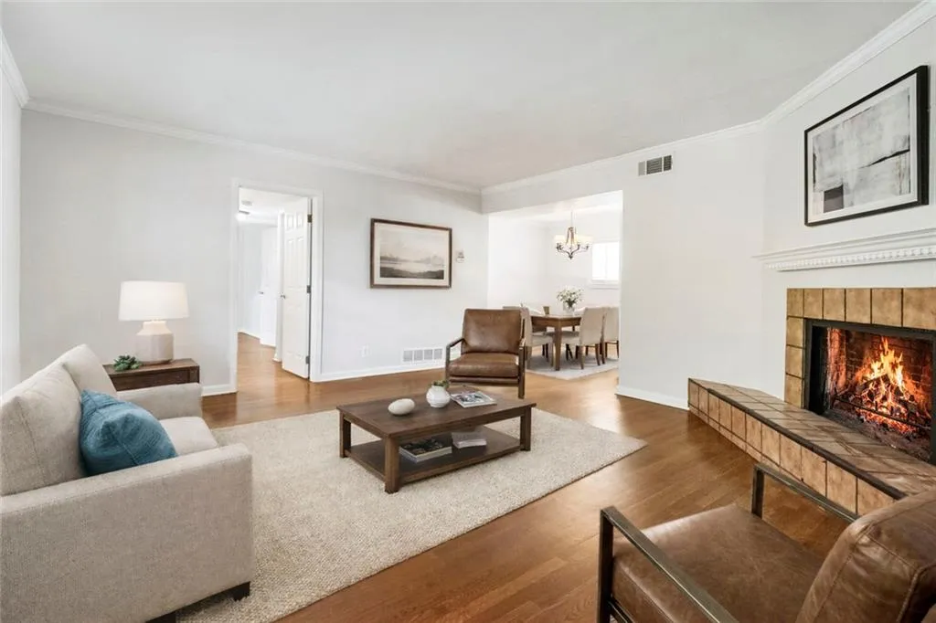 3660 Peachtree Ne Unit C2, Atlanta, Georgia 30319, 2 Bedrooms Bedrooms, 0 ,2 BathroomsBathrooms,Residential,For Sale,3660 Peachtree Ne Unit C2,7754381