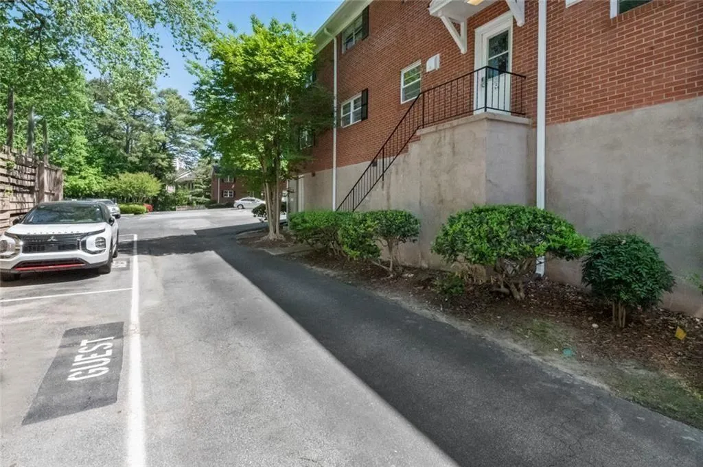 3660 Peachtree Ne Unit C2, Atlanta, Georgia 30319, 2 Bedrooms Bedrooms, 0 ,2 BathroomsBathrooms,Residential,For Sale,3660 Peachtree Ne Unit C2,7754381