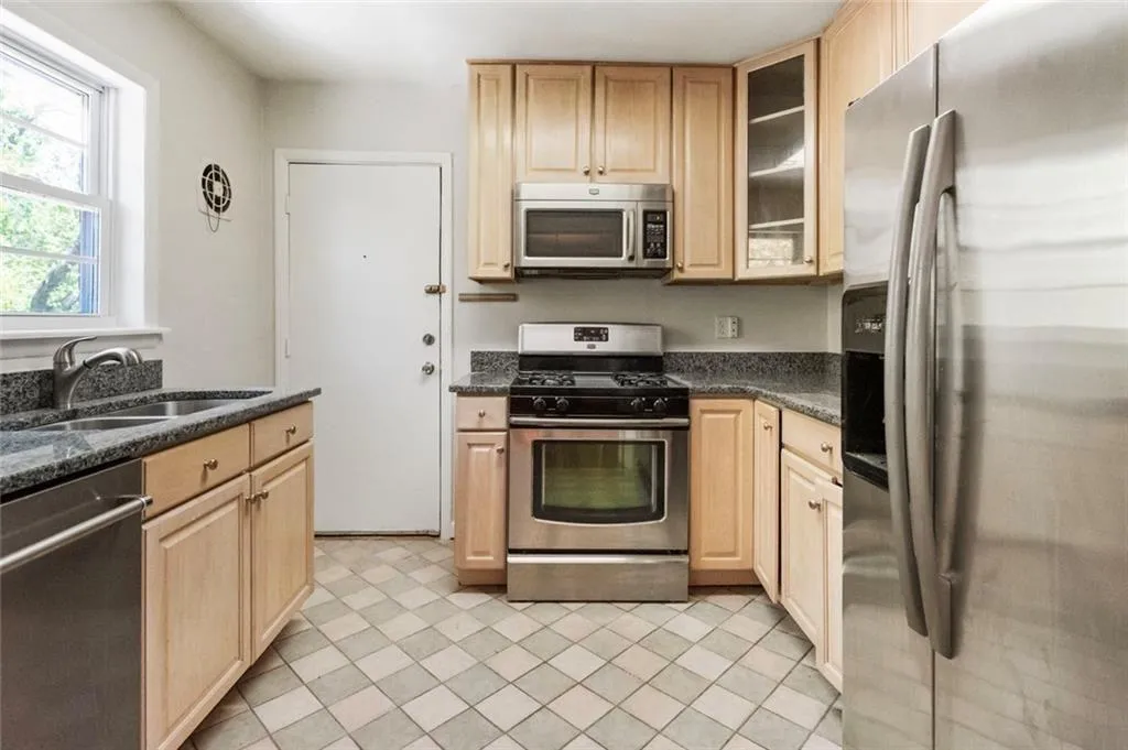 3660 Peachtree Ne Unit C2, Atlanta, Georgia 30319, 2 Bedrooms Bedrooms, 0 ,2 BathroomsBathrooms,Residential,For Sale,3660 Peachtree Ne Unit C2,7754381