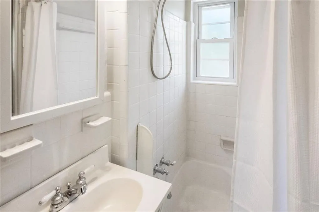 3660 Peachtree Ne Unit C2, Atlanta, Georgia 30319, 2 Bedrooms Bedrooms, 0 ,2 BathroomsBathrooms,Residential,For Sale,3660 Peachtree Ne Unit C2,7754381