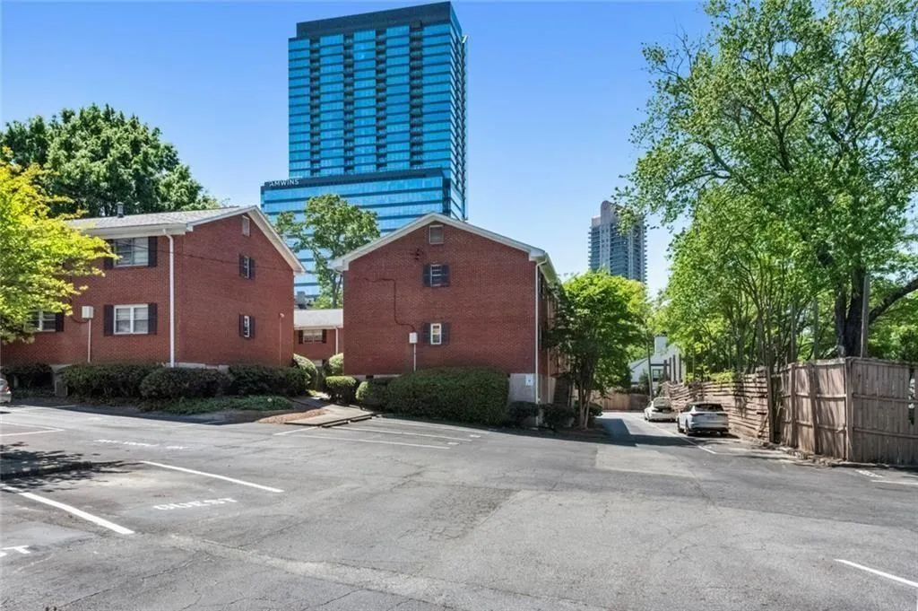 3660 Peachtree Ne Unit C2, Atlanta, Georgia 30319, 2 Bedrooms Bedrooms, 0 ,2 BathroomsBathrooms,Residential,For Sale,3660 Peachtree Ne Unit C2,7754381