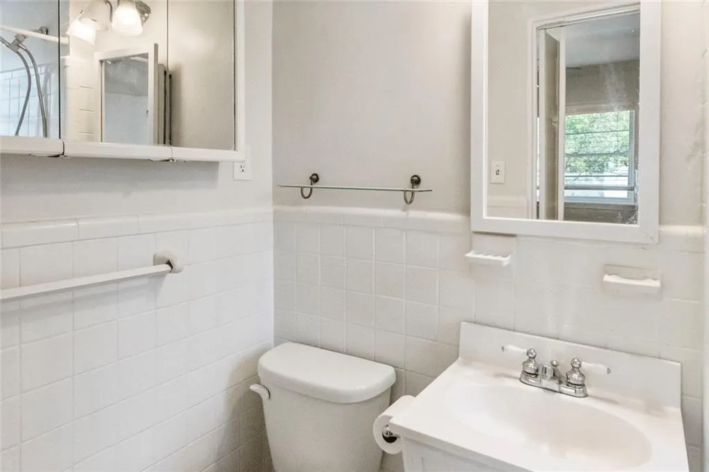3660 Peachtree Ne Unit C2, Atlanta, Georgia 30319, 2 Bedrooms Bedrooms, 0 ,2 BathroomsBathrooms,Residential,For Sale,3660 Peachtree Ne Unit C2,7754381