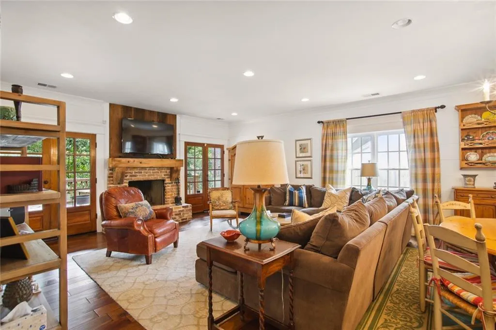 114 Karland Drive Nw, Atlanta, Georgia 30305, 5 Bedrooms Bedrooms, ,4 BathroomsBathrooms,Residential,For Sale,114 Karland Drive Nw,7580366