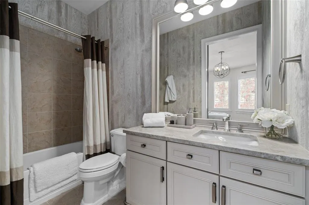 Ensuite Bathroom for Bedroom #2