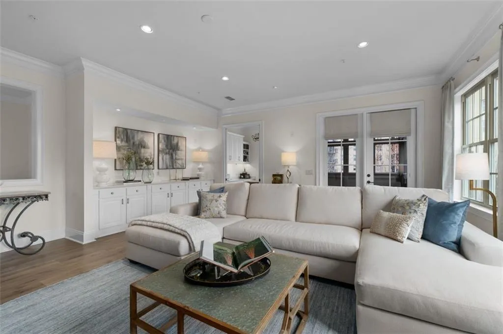 200 RIVERSEDGE Drive Unit 235, Atlanta, Georgia 30339, 3 Bedrooms Bedrooms, ,3 BathroomsBathrooms,Residential,Sold,200 RIVERSEDGE Drive Unit 235,7353543