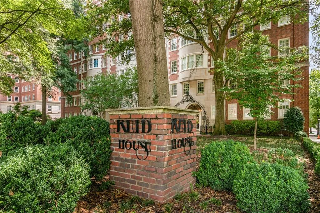 1325 Peachtree Street Ne Unit 401, Atlanta, Georgia 30309, 2 Bedrooms Bedrooms, ,2 BathroomsBathrooms,Residential,For Sale,1325 Peachtree Street Ne Unit 401,7570555