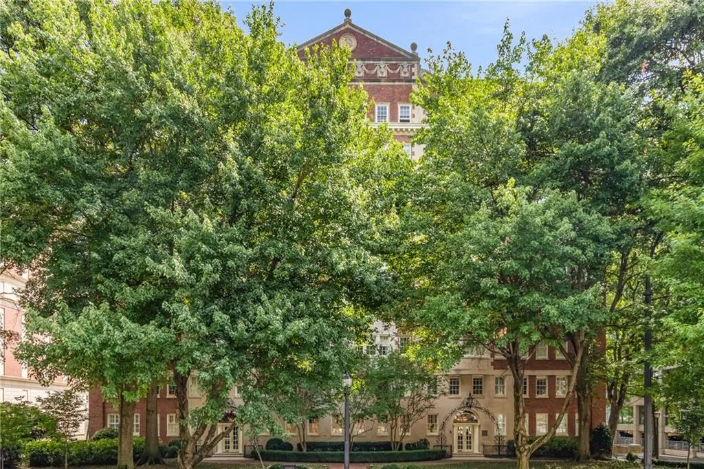 1325 Peachtree Street Ne Unit 401, Atlanta, Georgia 30309, 2 Bedrooms Bedrooms, ,2 BathroomsBathrooms,Residential,For Sale,1325 Peachtree Street Ne Unit 401,7570555