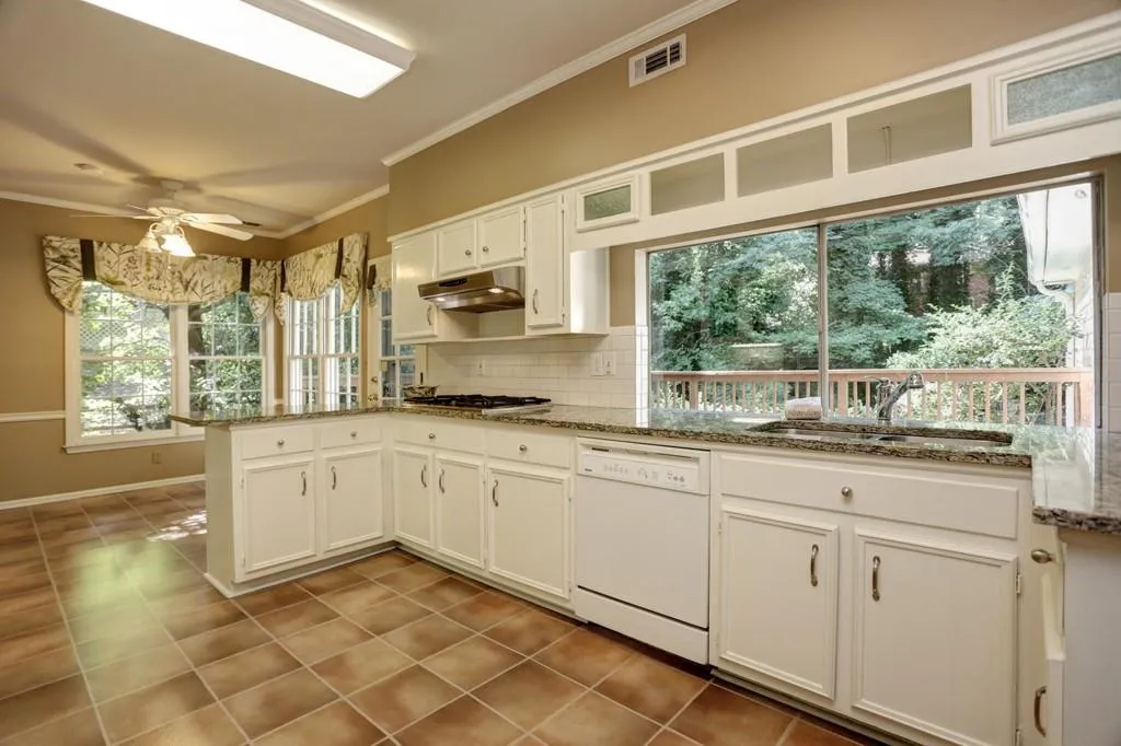 320 Seamarsh Court, Sandy Springs, Georgia 30328, 5 Bedrooms Bedrooms, ,4 BathroomsBathrooms,Residential,Sold,320 Seamarsh Court,5721045