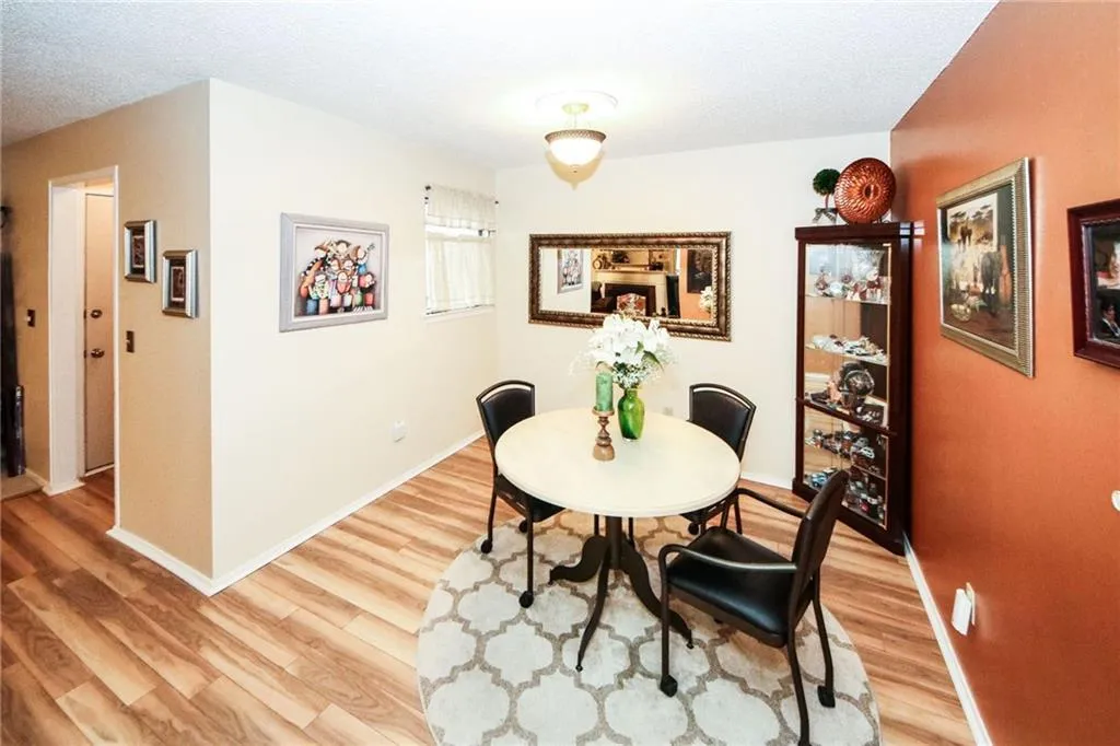 2206 Huntingdon Chase, Sandy Springs, Georgia 30350, 2 Bedrooms Bedrooms, ,2 BathroomsBathrooms,Residential,Sold,2206 Huntingdon Chase,6840467