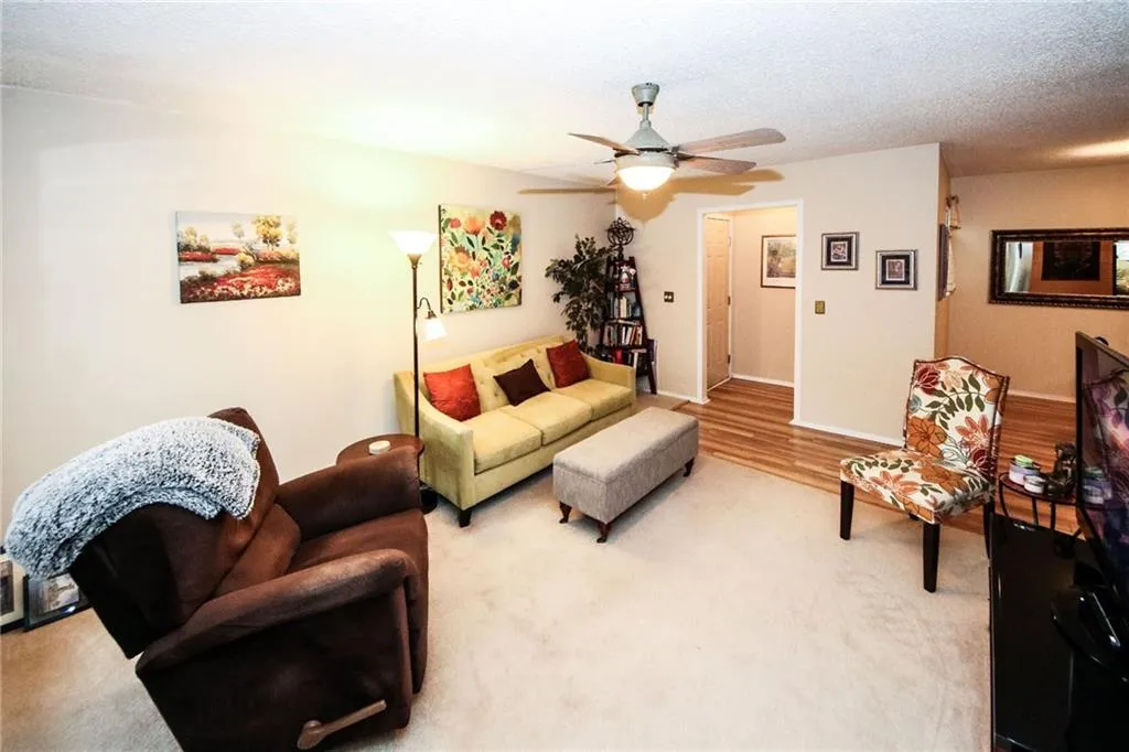 2206 Huntingdon Chase, Sandy Springs, Georgia 30350, 2 Bedrooms Bedrooms, ,2 BathroomsBathrooms,Residential,Sold,2206 Huntingdon Chase,6840467