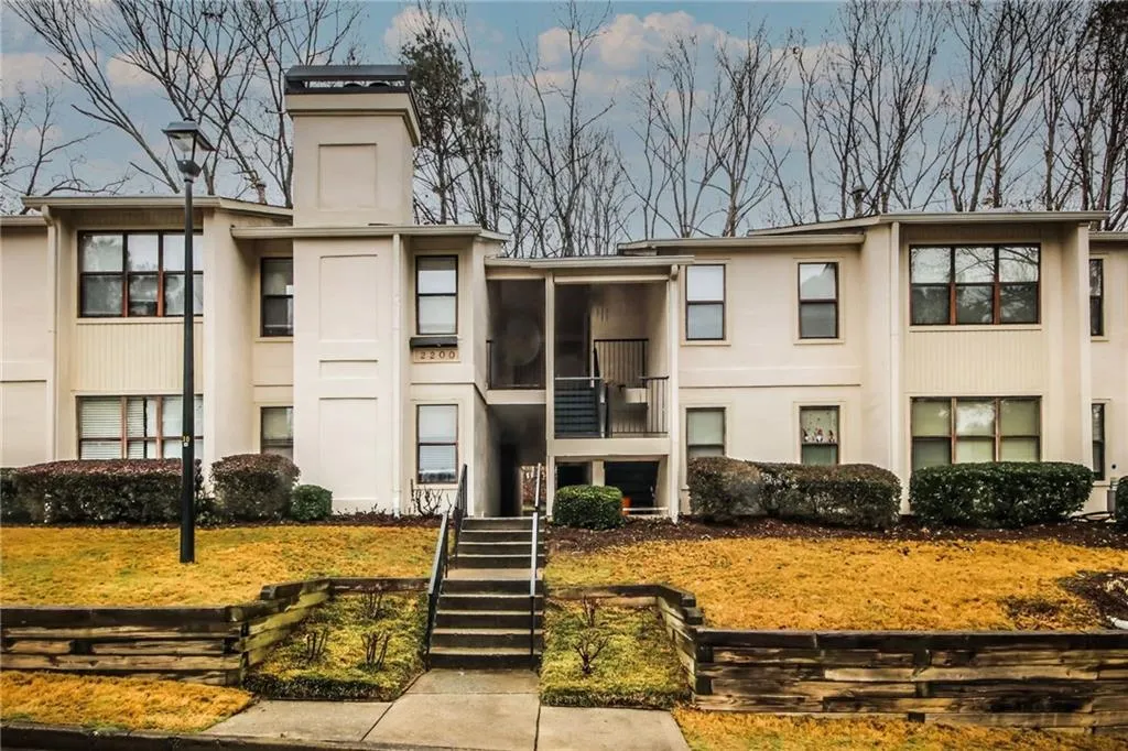 2206 Huntingdon Chase, Sandy Springs, Georgia 30350, 2 Bedrooms Bedrooms, ,2 BathroomsBathrooms,Residential,Sold,2206 Huntingdon Chase,6840467