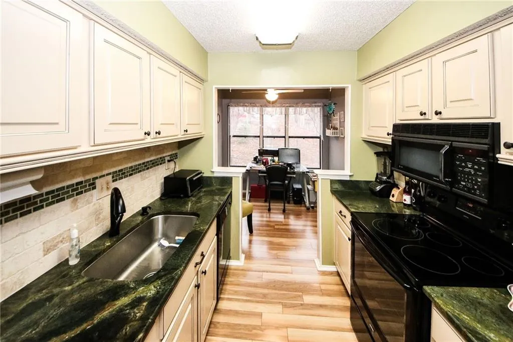 2206 Huntingdon Chase, Sandy Springs, Georgia 30350, 2 Bedrooms Bedrooms, ,2 BathroomsBathrooms,Residential,Sold,2206 Huntingdon Chase,6840467