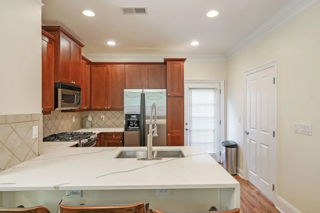 1140 Glenridge Place, Sandy Springs, Georgia 30342, 2 Bedrooms Bedrooms, ,1 BathroomBathrooms,Residential,Sold,1140 Glenridge Place,7269744