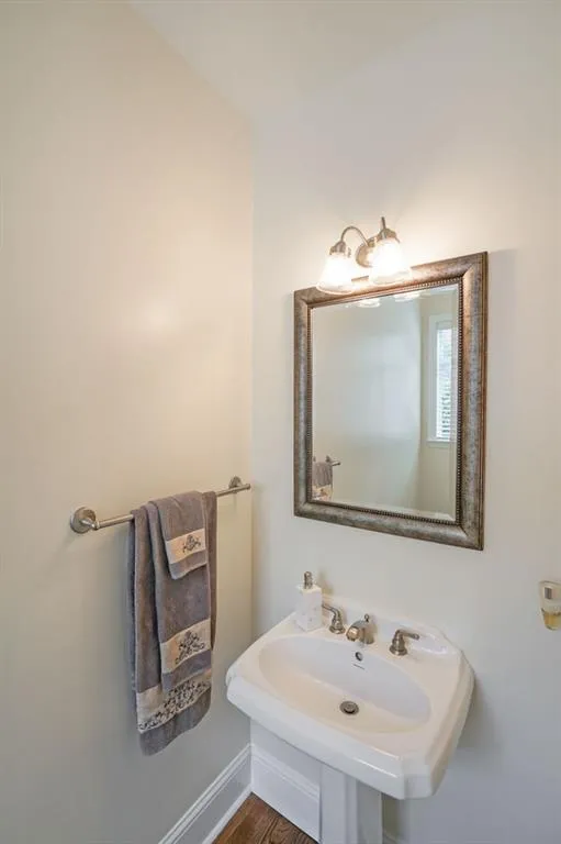 1140 Glenridge Place, Sandy Springs, Georgia 30342, 2 Bedrooms Bedrooms, ,1 BathroomBathrooms,Residential,Sold,1140 Glenridge Place,7269744
