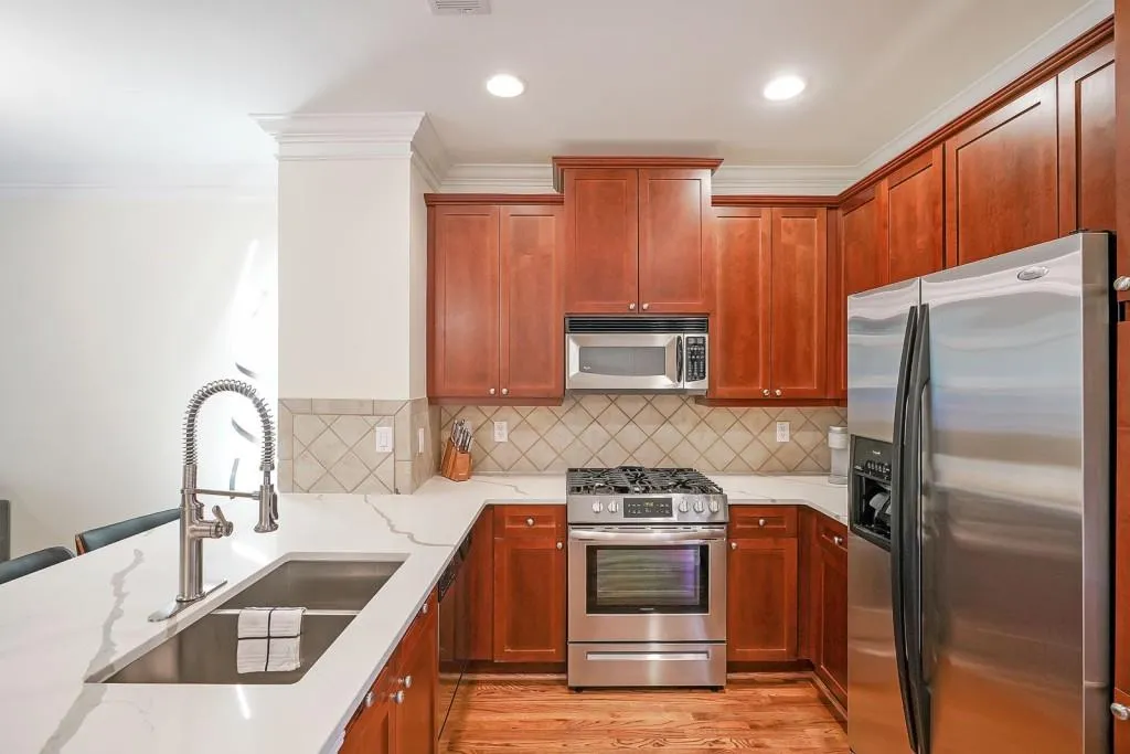 1140 Glenridge Place, Sandy Springs, Georgia 30342, 2 Bedrooms Bedrooms, ,1 BathroomBathrooms,Residential,Sold,1140 Glenridge Place,7269744