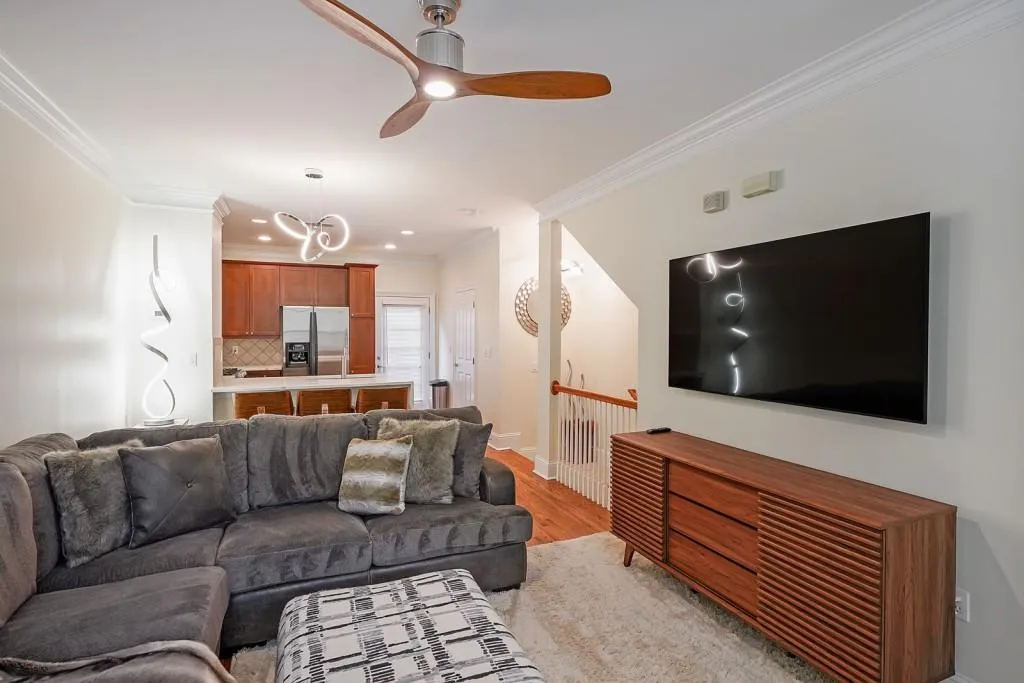 1140 Glenridge Place, Sandy Springs, Georgia 30342, 2 Bedrooms Bedrooms, ,1 BathroomBathrooms,Residential,Sold,1140 Glenridge Place,7269744