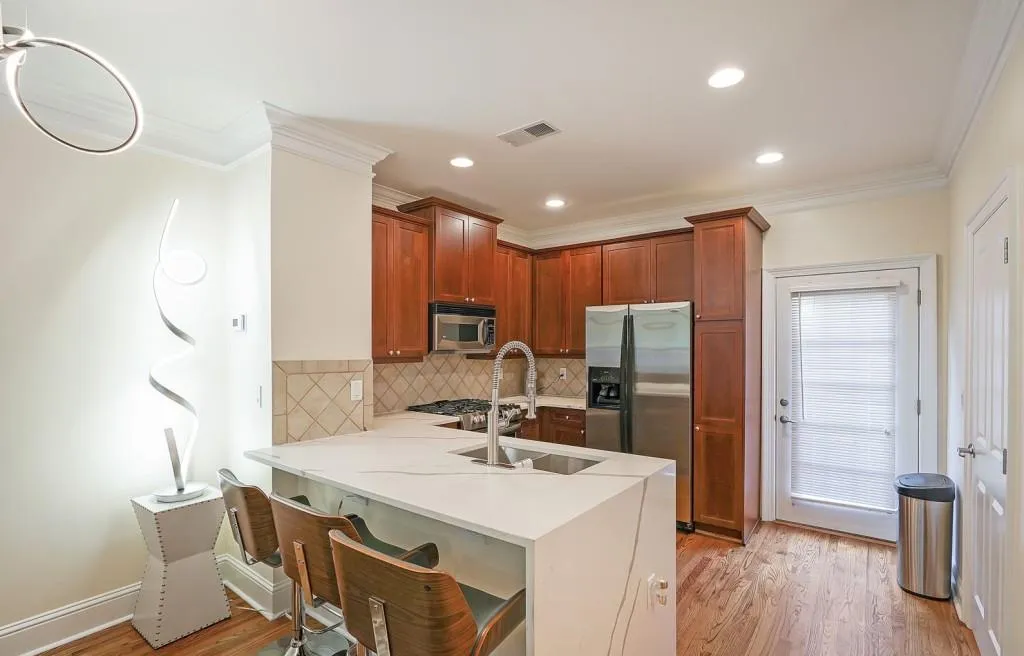 1140 Glenridge Place, Sandy Springs, Georgia 30342, 2 Bedrooms Bedrooms, ,1 BathroomBathrooms,Residential,Sold,1140 Glenridge Place,7269744