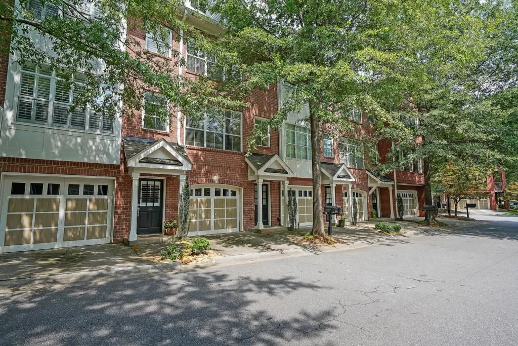 1140 Glenridge Place, Sandy Springs, Georgia 30342, 2 Bedrooms Bedrooms, ,1 BathroomBathrooms,Residential,Sold,1140 Glenridge Place,7269744