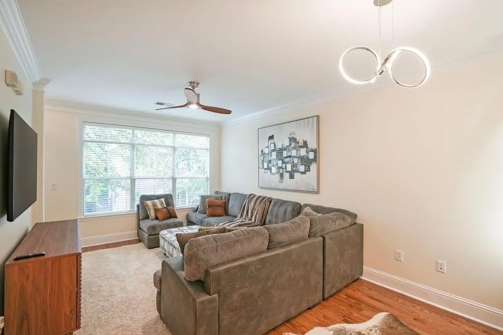 1140 Glenridge Place, Sandy Springs, Georgia 30342, 2 Bedrooms Bedrooms, ,1 BathroomBathrooms,Residential,Sold,1140 Glenridge Place,7269744