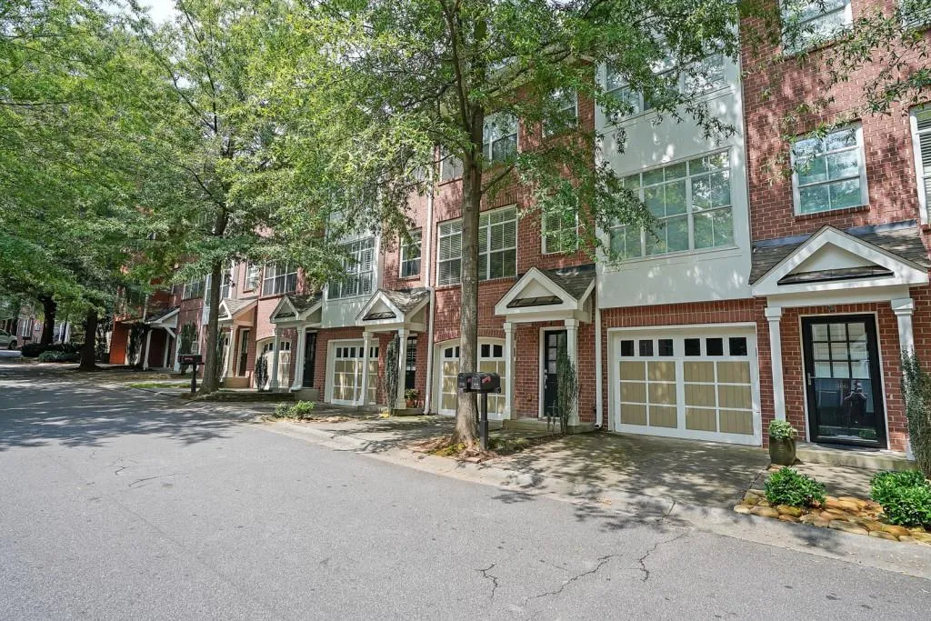 1140 Glenridge Place, Sandy Springs, Georgia 30342, 2 Bedrooms Bedrooms, ,1 BathroomBathrooms,Residential,Sold,1140 Glenridge Place,7269744