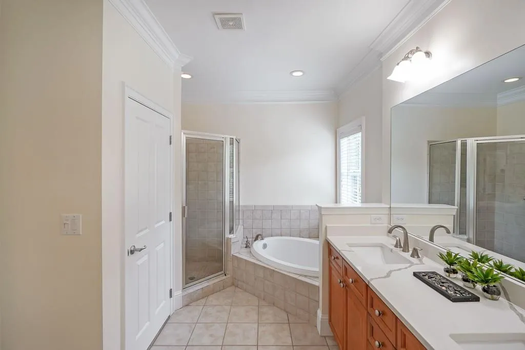 1140 Glenridge Place, Sandy Springs, Georgia 30342, 2 Bedrooms Bedrooms, ,1 BathroomBathrooms,Residential,Sold,1140 Glenridge Place,7269744
