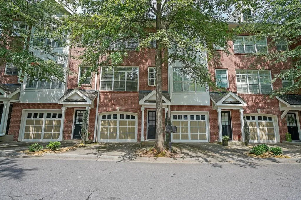 1140 Glenridge Place, Sandy Springs, Georgia 30342, 2 Bedrooms Bedrooms, ,1 BathroomBathrooms,Residential,Sold,1140 Glenridge Place,7269744