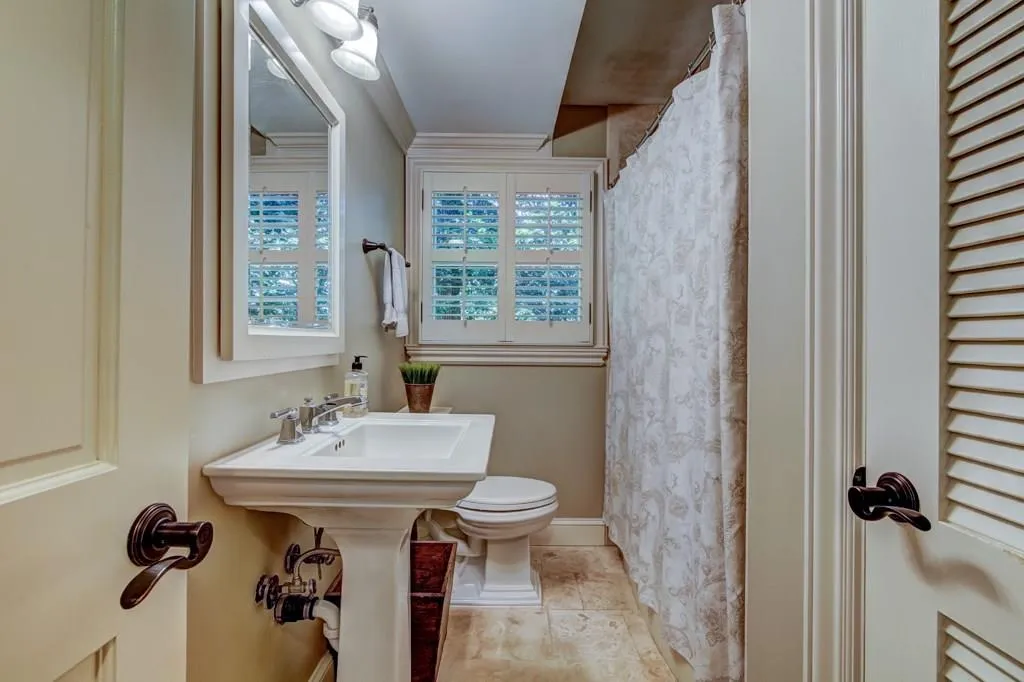 440 Forest Hills Drive, Sandy Springs, Georgia 30342, 4 Bedrooms Bedrooms, ,2 BathroomsBathrooms,Residential,Sold,440 Forest Hills Drive,5924825