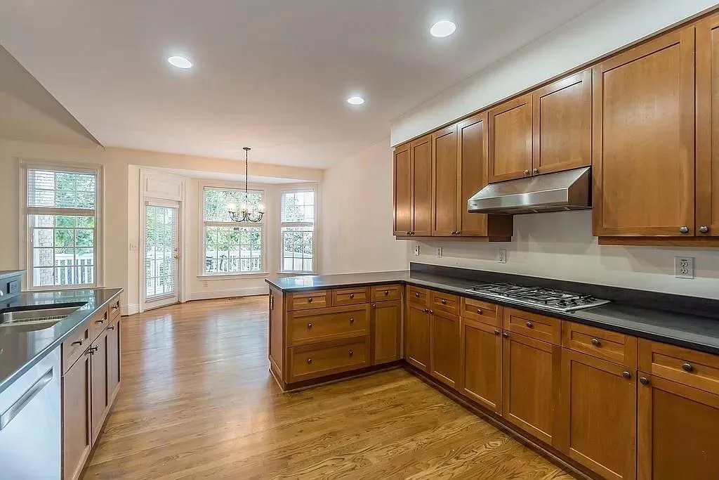 6450 Glen Oaks Lane, Sandy Springs, Georgia 30328, 4 Bedrooms Bedrooms, ,3 BathroomsBathrooms,Residential,Sold,6450 Glen Oaks Lane,6947858