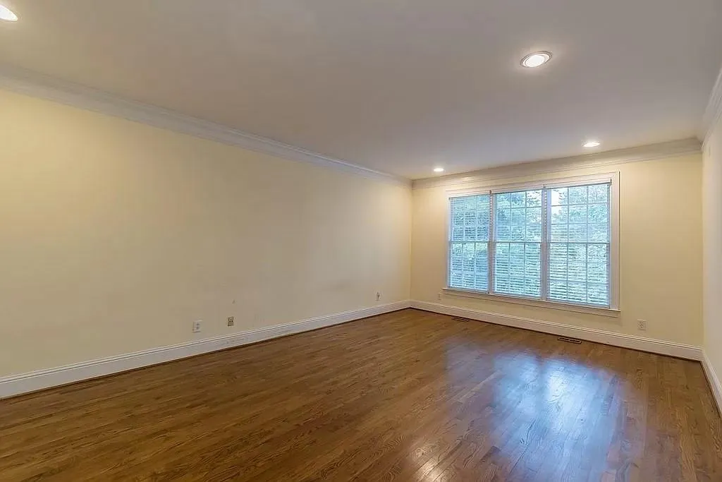 6450 Glen Oaks Lane, Sandy Springs, Georgia 30328, 4 Bedrooms Bedrooms, ,3 BathroomsBathrooms,Residential,Sold,6450 Glen Oaks Lane,6947858