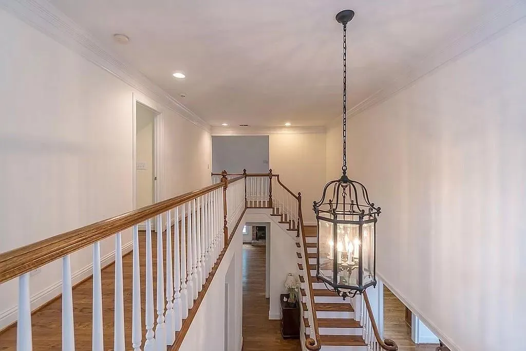6450 Glen Oaks Lane, Sandy Springs, Georgia 30328, 4 Bedrooms Bedrooms, ,3 BathroomsBathrooms,Residential,Sold,6450 Glen Oaks Lane,6947858