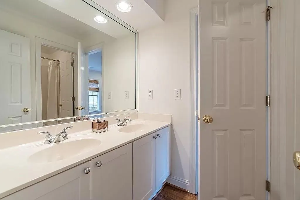 6450 Glen Oaks Lane, Sandy Springs, Georgia 30328, 4 Bedrooms Bedrooms, ,3 BathroomsBathrooms,Residential,Sold,6450 Glen Oaks Lane,6947858