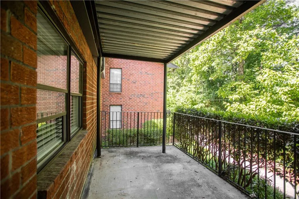 6851 Roswell Road Unit Q15, Sandy Springs, Georgia 30328, 3 Bedrooms Bedrooms, ,2 BathroomsBathrooms,Residential,Sold,6851 Roswell Road Unit Q15,6883515