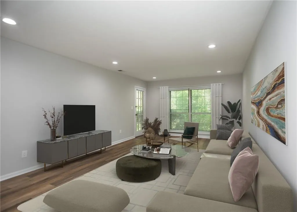 6851 Roswell Road Unit Q15, Sandy Springs, Georgia 30328, 3 Bedrooms Bedrooms, ,2 BathroomsBathrooms,Residential,Sold,6851 Roswell Road Unit Q15,6883515