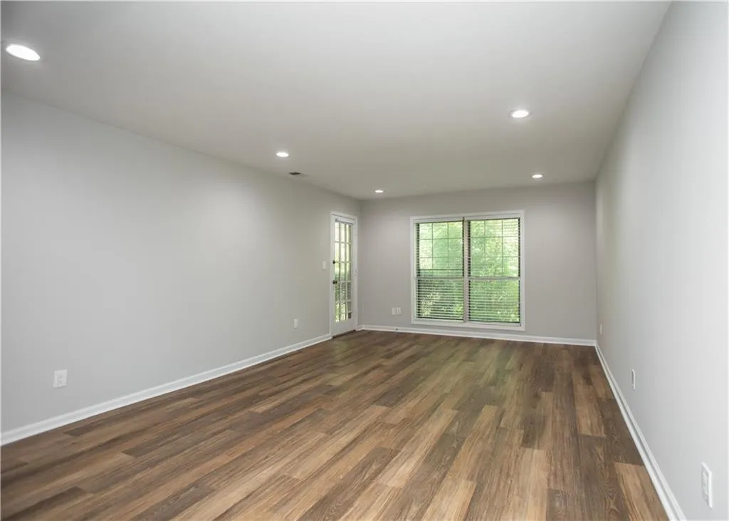 6851 Roswell Road Unit Q15, Sandy Springs, Georgia 30328, 3 Bedrooms Bedrooms, ,2 BathroomsBathrooms,Residential,Sold,6851 Roswell Road Unit Q15,6883515