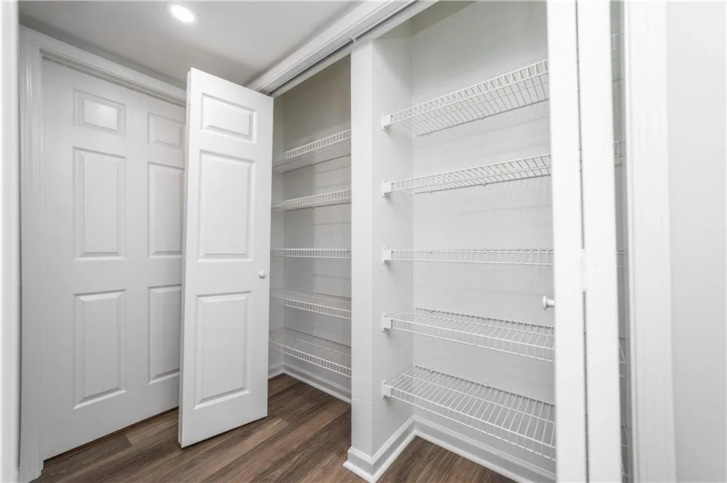 6851 Roswell Road Unit Q15, Sandy Springs, Georgia 30328, 3 Bedrooms Bedrooms, ,2 BathroomsBathrooms,Residential,Sold,6851 Roswell Road Unit Q15,6883515