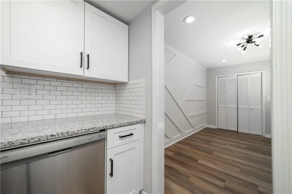 6851 Roswell Road Unit Q15, Sandy Springs, Georgia 30328, 3 Bedrooms Bedrooms, ,2 BathroomsBathrooms,Residential,Sold,6851 Roswell Road Unit Q15,6883515