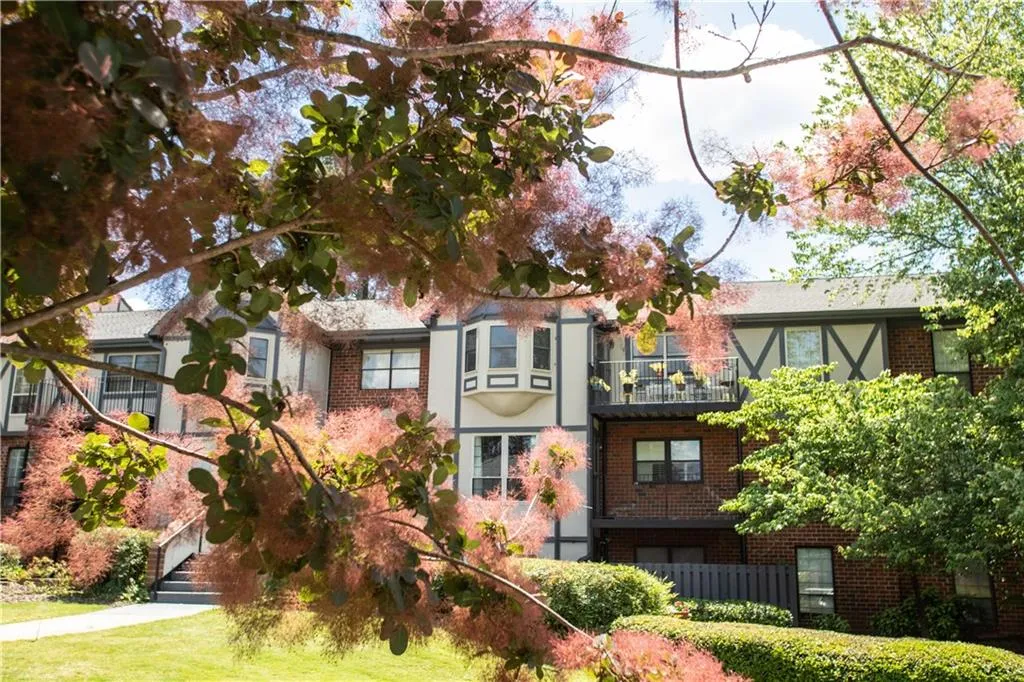 6851 Roswell Road Unit Q15, Sandy Springs, Georgia 30328, 3 Bedrooms Bedrooms, ,2 BathroomsBathrooms,Residential,Sold,6851 Roswell Road Unit Q15,6883515