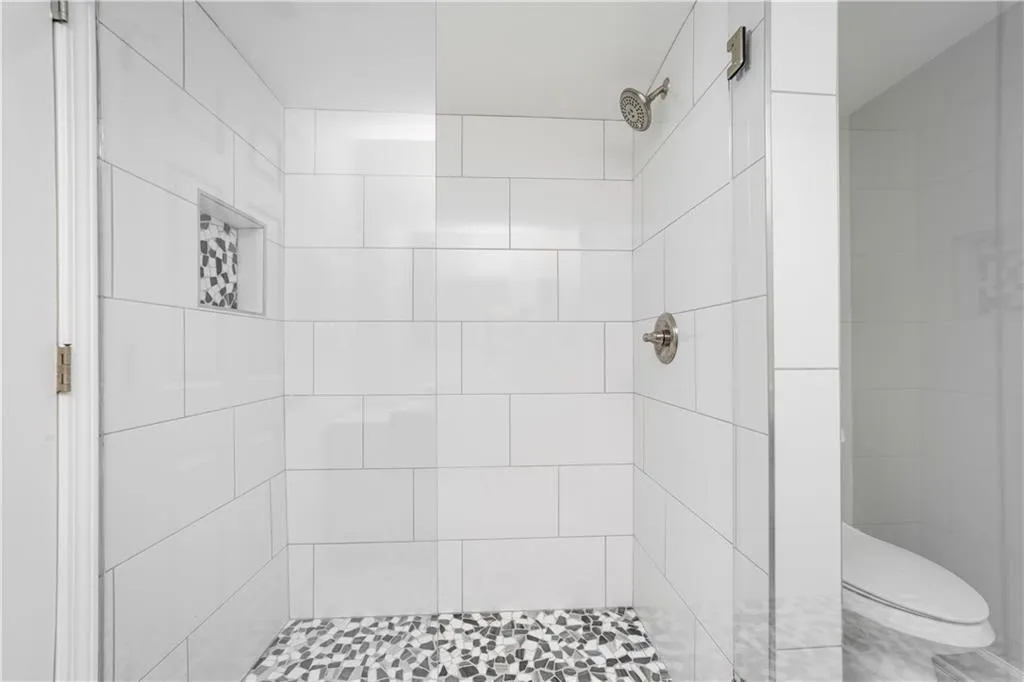 6851 Roswell Road Unit Q15, Sandy Springs, Georgia 30328, 3 Bedrooms Bedrooms, ,2 BathroomsBathrooms,Residential,Sold,6851 Roswell Road Unit Q15,6883515