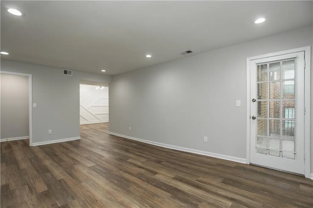 6851 Roswell Road Unit Q15, Sandy Springs, Georgia 30328, 3 Bedrooms Bedrooms, ,2 BathroomsBathrooms,Residential,Sold,6851 Roswell Road Unit Q15,6883515