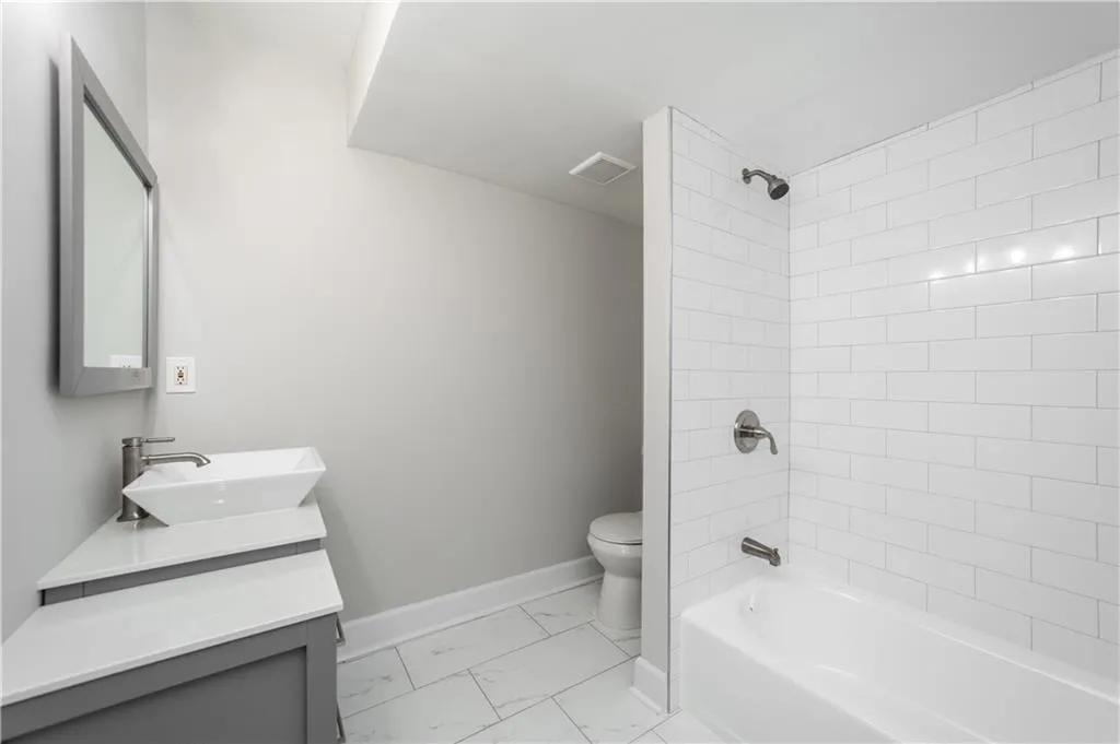 6851 Roswell Road Unit Q15, Sandy Springs, Georgia 30328, 3 Bedrooms Bedrooms, ,2 BathroomsBathrooms,Residential,Sold,6851 Roswell Road Unit Q15,6883515