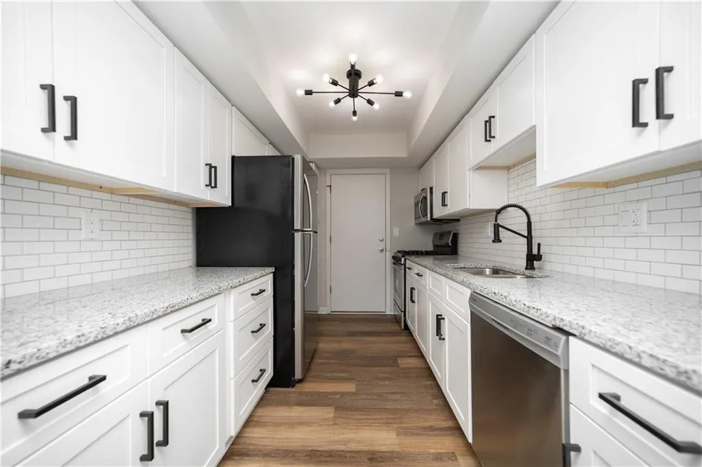 6851 Roswell Road Unit Q15, Sandy Springs, Georgia 30328, 3 Bedrooms Bedrooms, ,2 BathroomsBathrooms,Residential,Sold,6851 Roswell Road Unit Q15,6883515