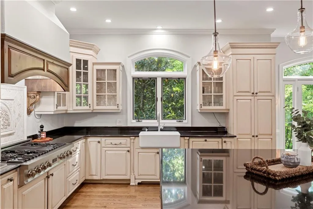 900 Reds Ridge Court, Sandy Springs, Georgia 30327, 6 Bedrooms Bedrooms, ,6 BathroomsBathrooms,Residential,Sold,900 Reds Ridge Court,7037279