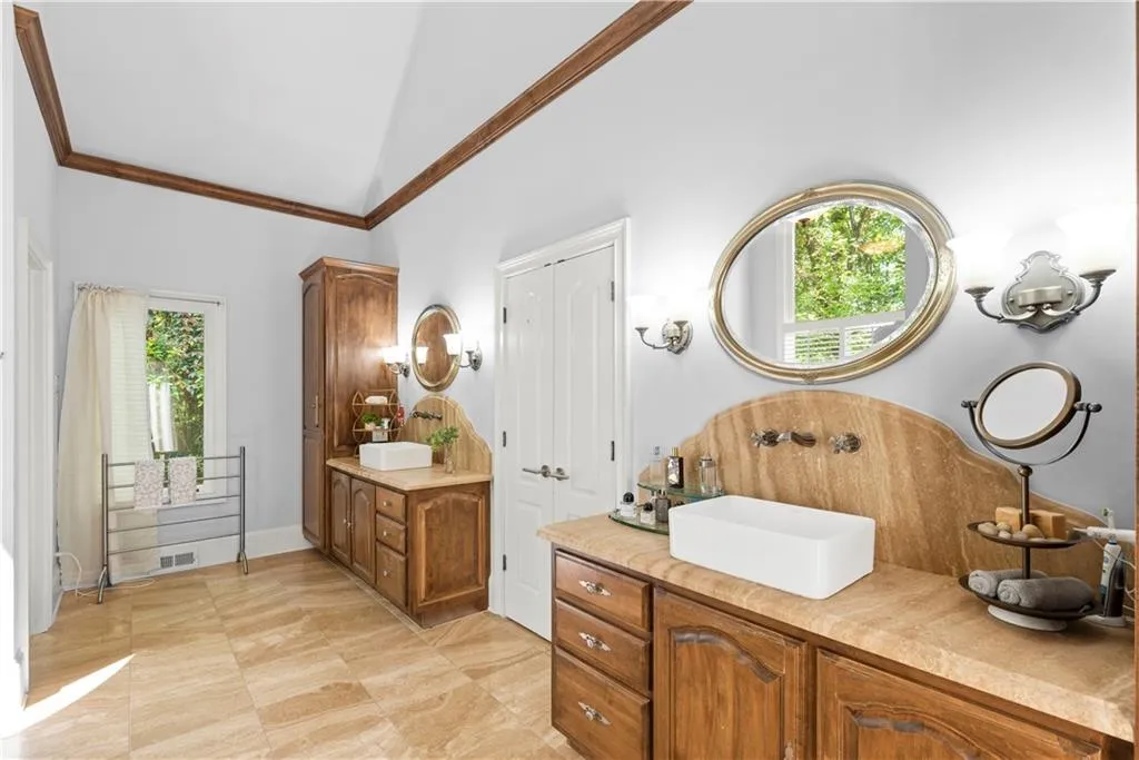 900 Reds Ridge Court, Sandy Springs, Georgia 30327, 6 Bedrooms Bedrooms, ,6 BathroomsBathrooms,Residential,Sold,900 Reds Ridge Court,7037279