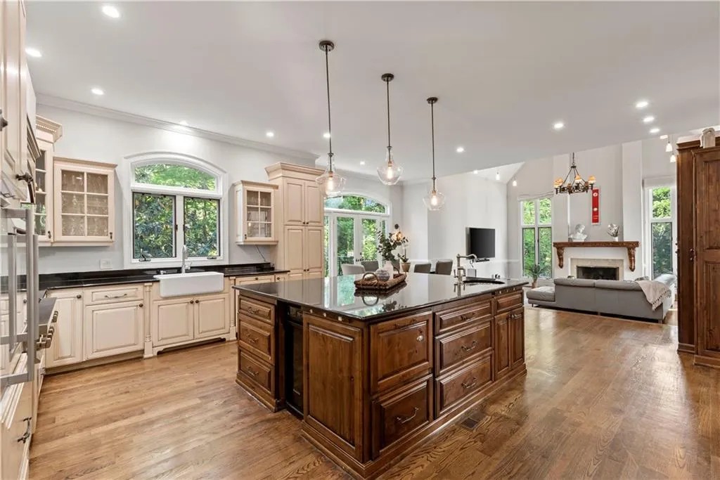 900 Reds Ridge Court, Sandy Springs, Georgia 30327, 6 Bedrooms Bedrooms, ,6 BathroomsBathrooms,Residential,Sold,900 Reds Ridge Court,7037279