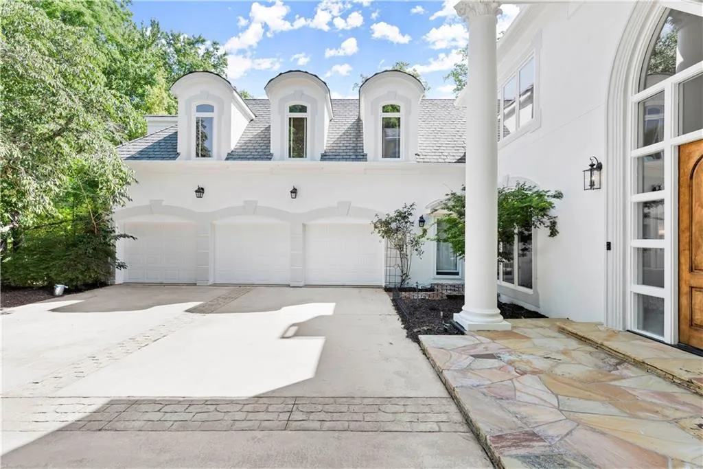 900 Reds Ridge Court, Sandy Springs, Georgia 30327, 6 Bedrooms Bedrooms, ,6 BathroomsBathrooms,Residential,Sold,900 Reds Ridge Court,7037279