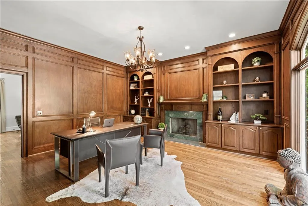 900 Reds Ridge Court, Sandy Springs, Georgia 30327, 6 Bedrooms Bedrooms, ,6 BathroomsBathrooms,Residential,Sold,900 Reds Ridge Court,7037279