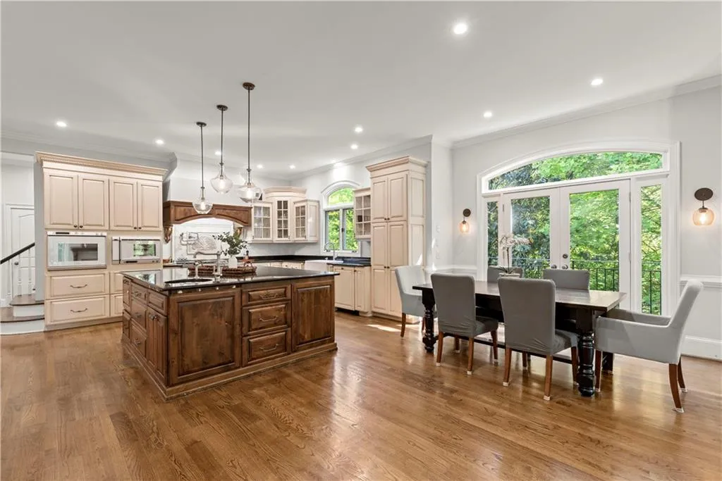 900 Reds Ridge Court, Sandy Springs, Georgia 30327, 6 Bedrooms Bedrooms, ,6 BathroomsBathrooms,Residential,Sold,900 Reds Ridge Court,7037279
