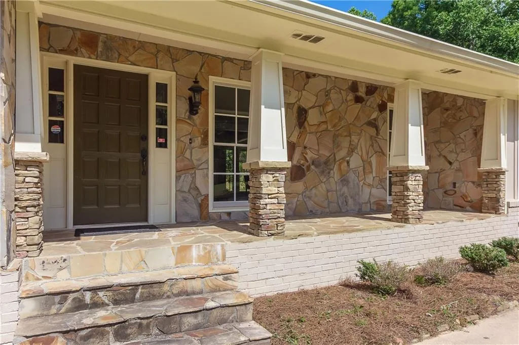 420 Riverhill Drive, Atlanta, Georgia 30328, 4 Bedrooms Bedrooms, ,3 BathroomsBathrooms,Residential,Sold,420 Riverhill Drive,6565603