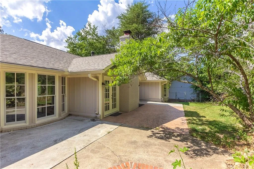 420 Riverhill Drive, Atlanta, Georgia 30328, 4 Bedrooms Bedrooms, ,3 BathroomsBathrooms,Residential,Sold,420 Riverhill Drive,6565603