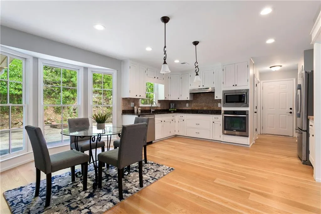420 Riverhill Drive, Atlanta, Georgia 30328, 4 Bedrooms Bedrooms, ,3 BathroomsBathrooms,Residential,Sold,420 Riverhill Drive,6565603